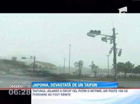 Japonia, luata pe sus de taifunul Jelawat: sute de oameni au fost raniti