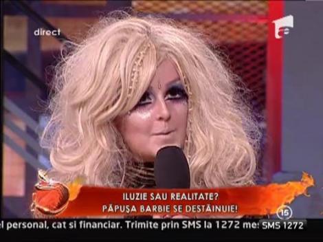 Papusa Barbie se destainuie