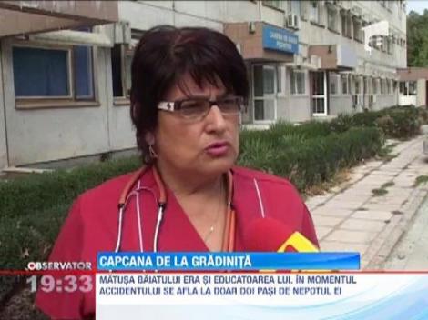 Copil de 4 ani, la spital dupa ce o poarta de fotbal din curtea gradinitei a cazut peste el