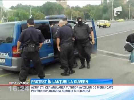 Protest in lanturi la Guvern, impotriva exploatarilor cu cianuri de la Rosia Montana