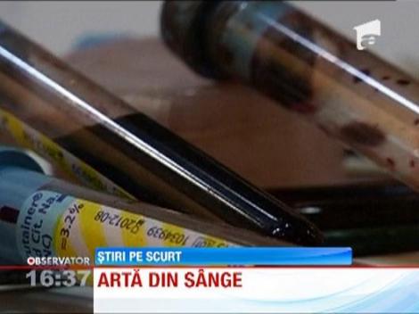 Un pictor excentric realizeaza portrete exceptionale cu propriul sange