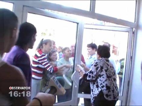 Drobeta Turnu-Severin: 1000 de pensionari s-au luptat pentru o punga cu mancare