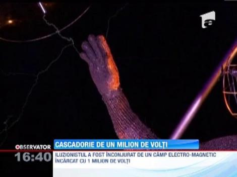 VIDEO. Iluzionistul David Blaine socheaza din nou! Barbatul a stat timp de 72 de ore intr-un camp electric de un milion de volti!