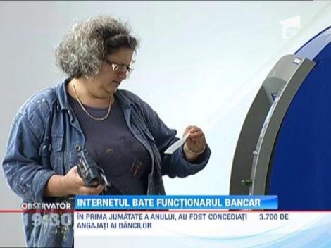 Tehnologia intrece omul: Functionarul bancar, o meserie pe cale de disparitie