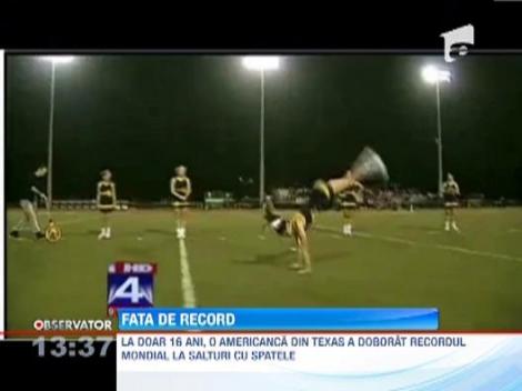 O majoreta de 16 ani a doborat recordul mondial de salturi cu spatele