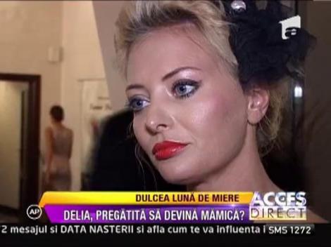 Delia s-a intors din luna de miere mai repede cu 5 zile