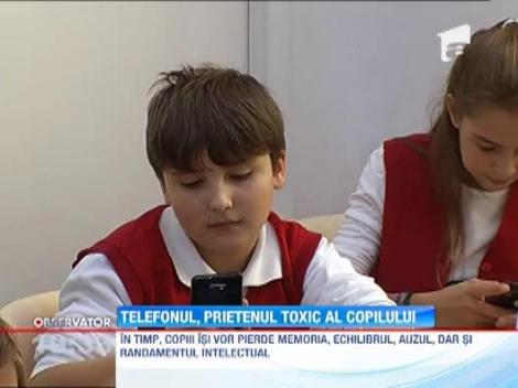 Telefonul mobil, "prietenul" toxic al copilului. Vezi ce boli cauzeaza!