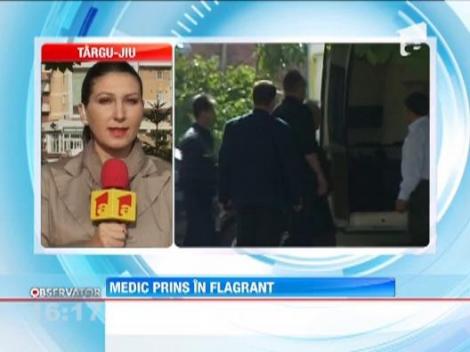 Craiova: Medic ortoped, prins in flagrant luand mita
