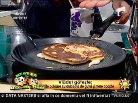 Clatite pufoase cu dulceata de gutui si mere coapte