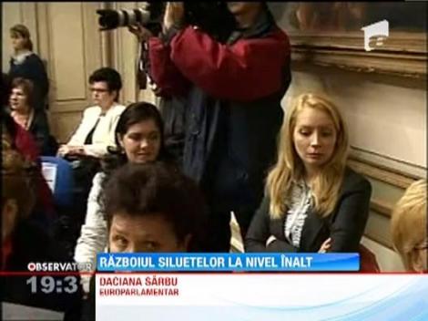 Razboi verbal intre europarlamentarele Romaniei. Daciana Sarbu o acuza pe Elena Basescu ca ocupa trei locuri in avion