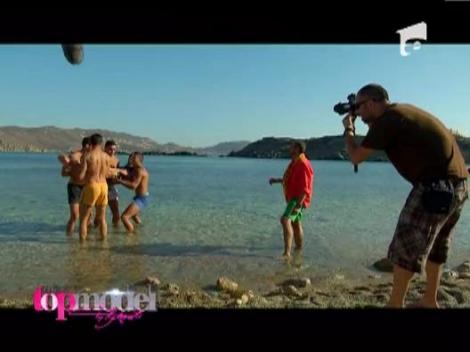 Sedinta foto inedita la "Next Top Model" - fetele au pozat in timp ce au fost aruncate in aer!