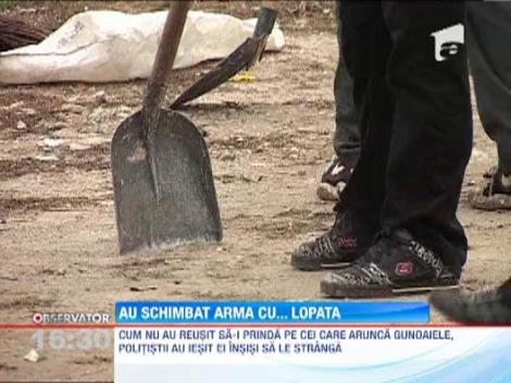 Politistii comunitari din Mioveni au dat bastoanele pe lopeti