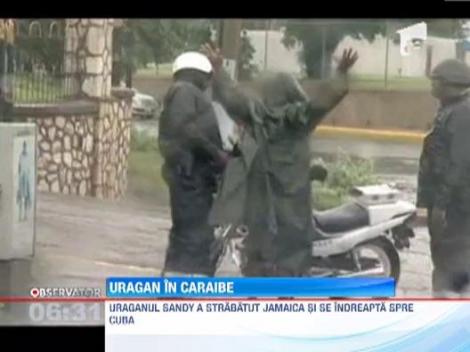Uraganul Sandy face ravagii in Caraibe