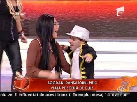 Piticul dansator o ia pe Crudutza la dans