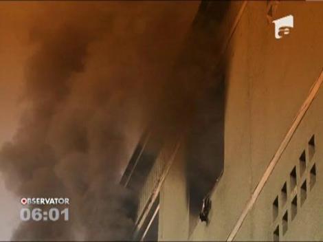 Incendiu puternic intr-un apartament din Timisoara! Trei persoane au fost ranite