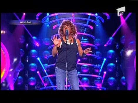 FUNNY! Adrian Enache, in pielea interpretei Oceana. Cantaretul a "plans" pe ritmuri de r&b!