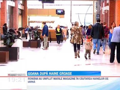 Romanii au umplut marile magazine in cautare hainelor de iarna