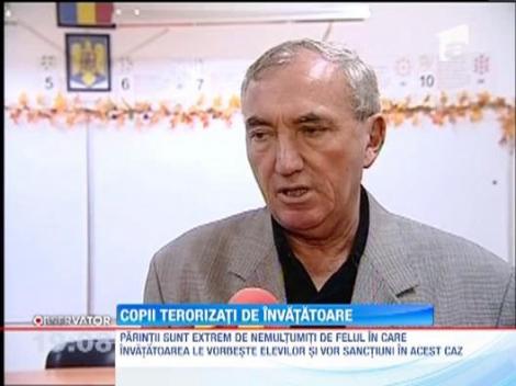 Copii terorizati! O invatatoare din Bucuresti, inregistrata in timp ce ii injura si ii ameninta pe elevi 