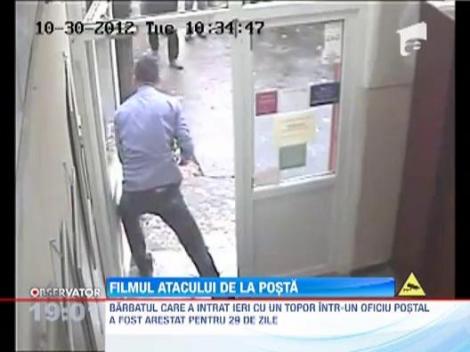 Barbatul care a intrat inarmat cu un topor intr-un oficiu postal din Capitala a ajuns dupa gratii