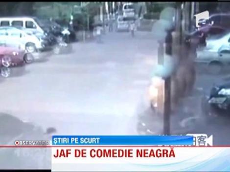 Un barbat a fost jefuit de doua ori in cateva secunde!