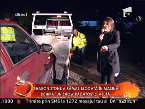 Sharon Stone a ramas blocata in masina!