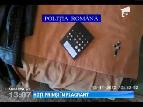 Retinuti cu focuri de arma! Doi spargatori de locuinte din Bucuresti, prinsi in flagrant de politisti