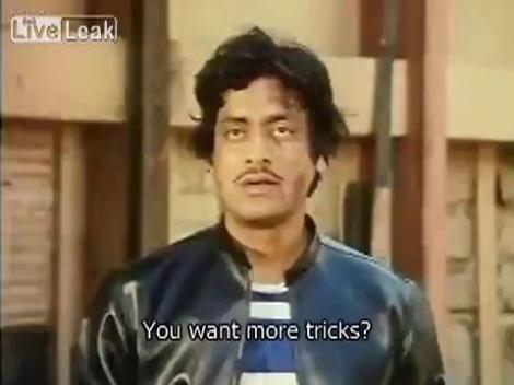 Asa se fac capodoperele! Cea mai tare scena de film indian!