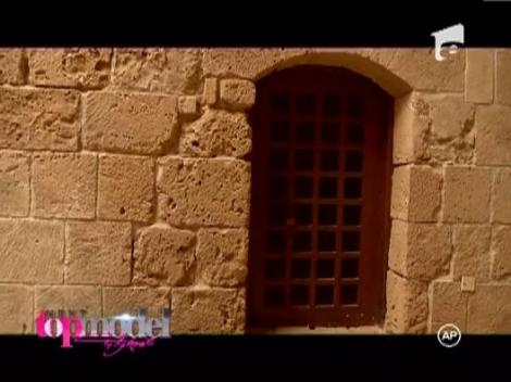 Spectacol fascinant la Next Top Model: Concurentele au defilat in rochii transparente! Nicio eliminare!