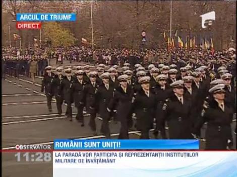 1.500 de militari au defilat pe sub Arcul de Triumf