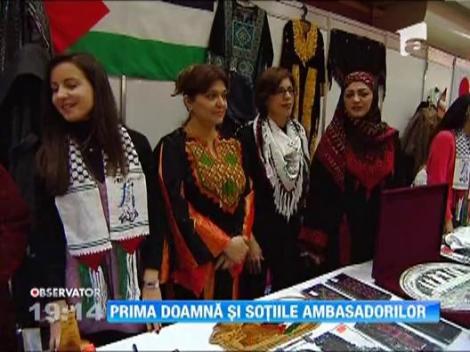 Prima Doamna si sotiile ambasadorilor