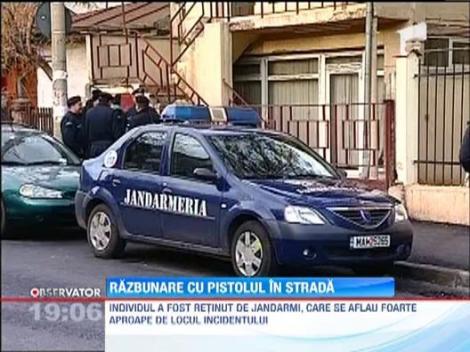 Un barbat inselat a vrut sa-si spele onoarea cu sange! L-a urmarit pe amantul sotiei sale, l-a lovit cu masina si a tras cu pistolul