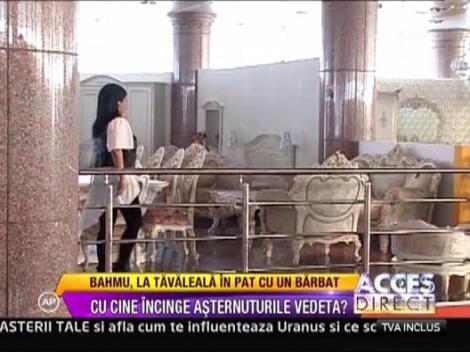 Imagini socante! Bahmu, in pat cu un barbat!