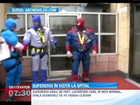 Batman si Captain America, in vizita la un spital de copii