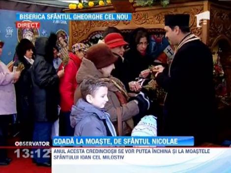 E sarbatoare mare astazi pentru crestini! Zeci de bucuresteni se inchina la moastele Sfantului Nicolae