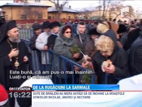 Sute de oameni s-au imbulzit la 1.500 de sarmale impartite la o biserica din Braila