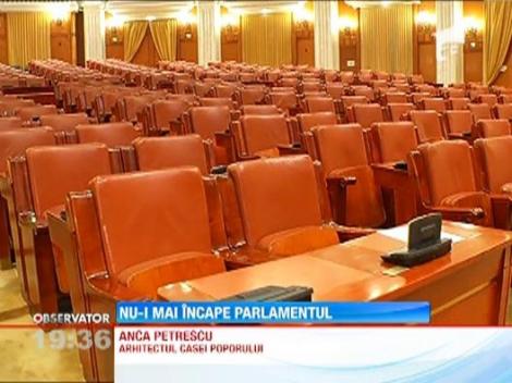 Senatorii si deputatii nu mai incap in Casa Poporului