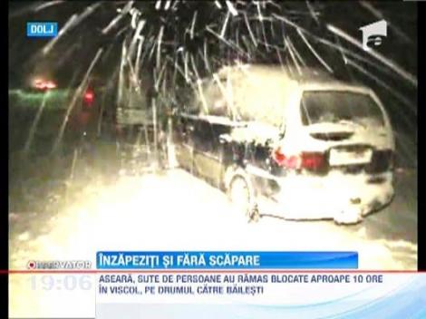 Sute de persoane au ramas blocate aproape 10 ore in viscol
