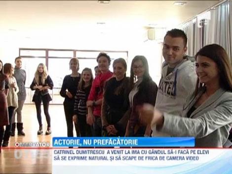 Actrita Catrinel Dumitrescu a inceput seria cursurilor "Actorie, nu prefacatorie", la IMA