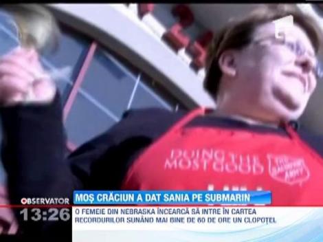 Care trasura? Mos Craciun a ajuns in Connecticut cu submarinul!