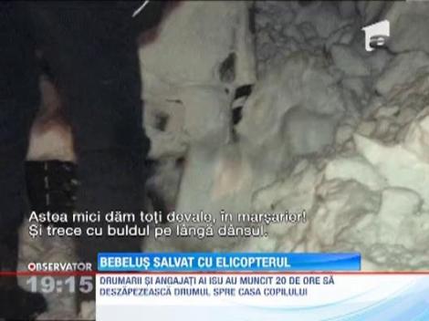 Un bebelus oparit cu apa fierbinte a fost salvat cu elicopterul dintr-un sat inzapezit din judetul Botosani