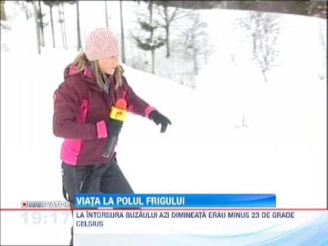 Cum decurge o zi din viata oamenilor care locuiesc la Polul Frigului din Romania 