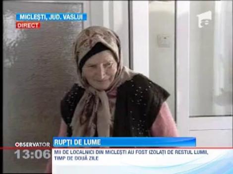 Mii de localnici din Miclesti au fost izolati de restul lumii, timp de doua zile