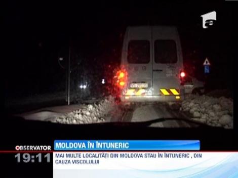 Mai multe localitati din Moldova stau in intuneric, din cauza viscolului