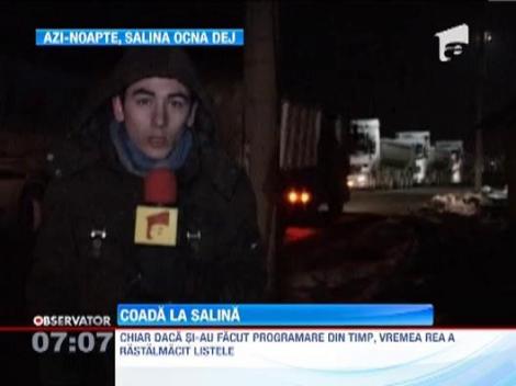Coada de sute de TIR-uri la salina