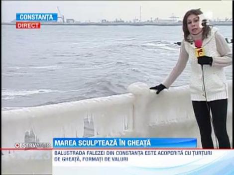 Peisaj de basm! Balustrada falezei din Constanta, acoperita cu turturi de gheata