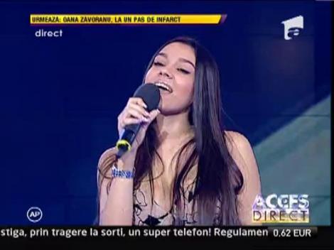 Carmen, fata lui Adrian Minune, a cantat un colind in limba engleza