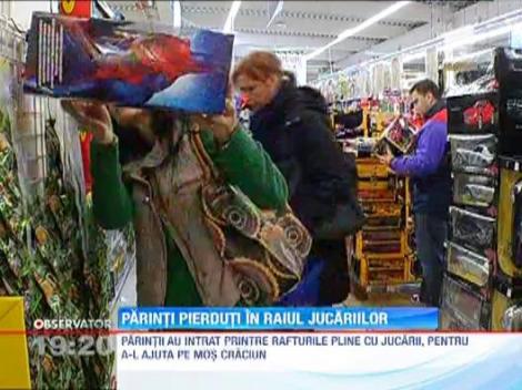 Parintii au alegat astazi prin magazine sa-i mai dea o mana de ajutor lui Mos Craciun. Gasirea jucariei perfect n-a fost insa reaba usoara