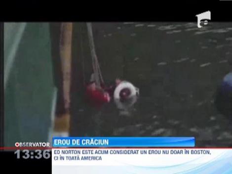 Un politist din Boston, erou de Craciun: A sarit in apa rece ca gheata pentru a salva o tanara de la inec