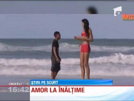 La 17 ani masoara 2 metri si 6 centimetri, cu aproape jumatate de metru mai mult decat iubitul ei