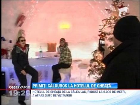 Sute de turisti au vizitat "Hotelul de gheata" de la Balea Lac